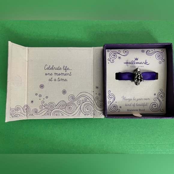 Hallmark Connections Christmas Tree Charm. - Picture 2 of 5